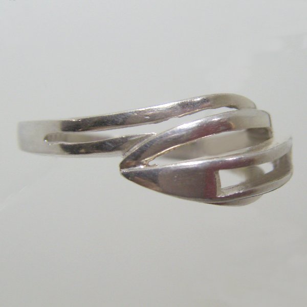 (r1329)Silver fretwork ring.
